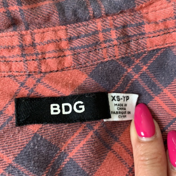 BDG plaid button up shirt. Size XS - Picture 4 of 4